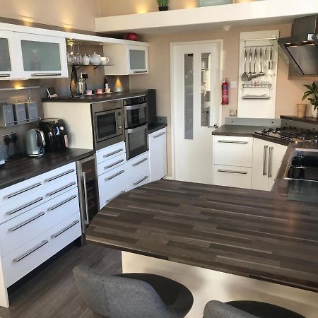 Hot Tub Accommodation North Wales Lodge Rhyl Exteriör bild