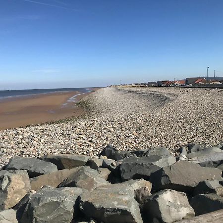 Hot Tub Accommodation North Wales Lodge Rhyl Exteriör bild