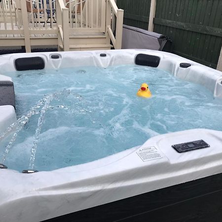 Hot Tub Accommodation North Wales Lodge Rhyl Exteriör bild