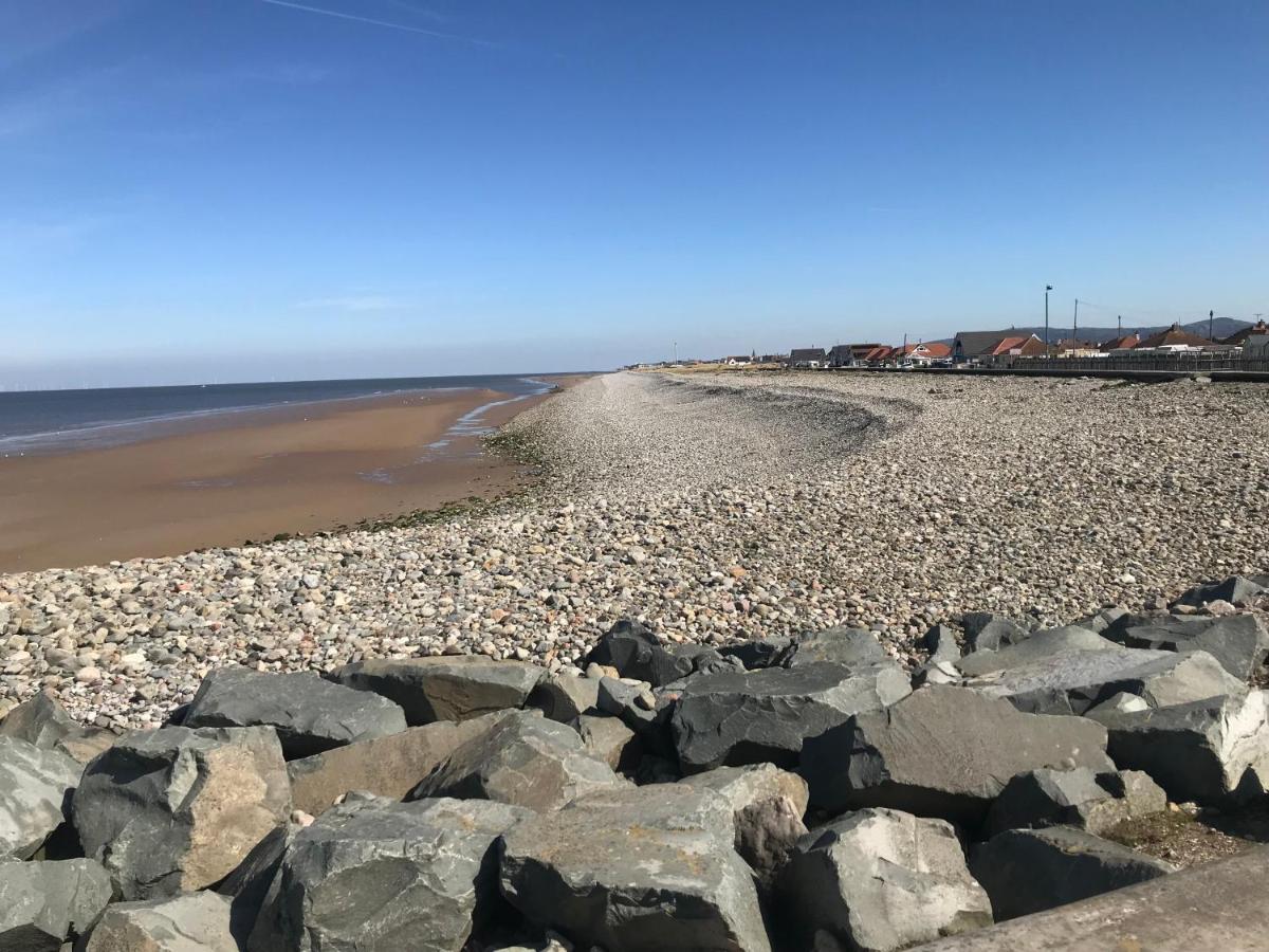 Hot Tub Accommodation North Wales Lodge Rhyl Exteriör bild