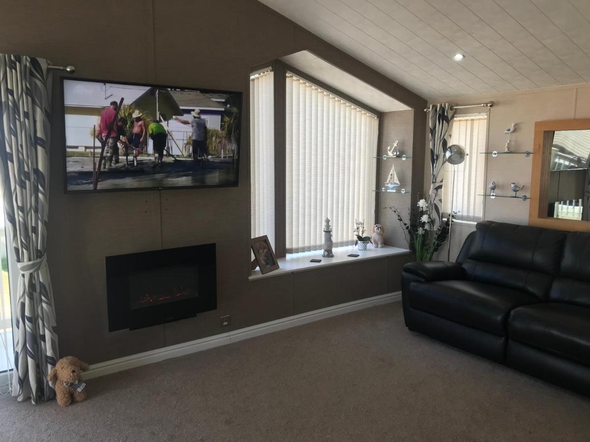 Hot Tub Accommodation North Wales Lodge Rhyl Exteriör bild