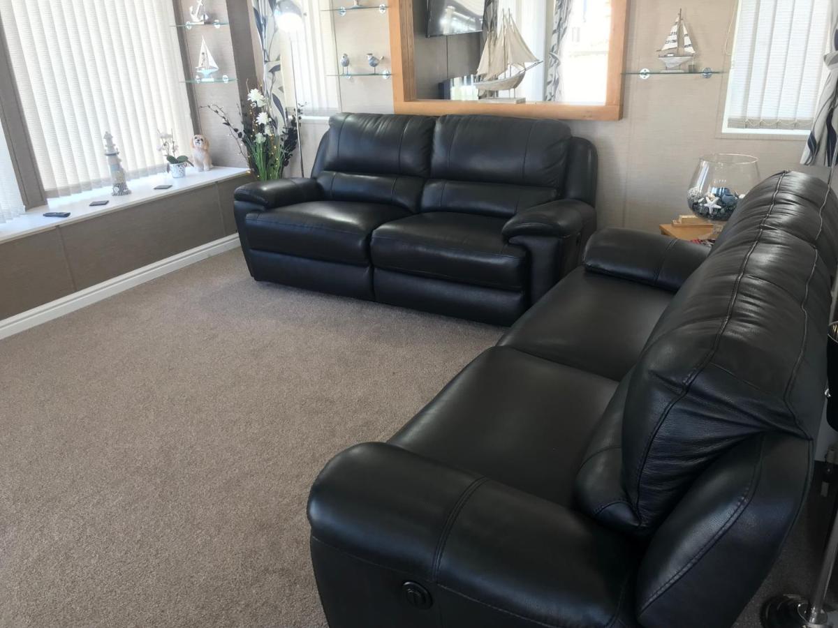 Hot Tub Accommodation North Wales Lodge Rhyl Exteriör bild